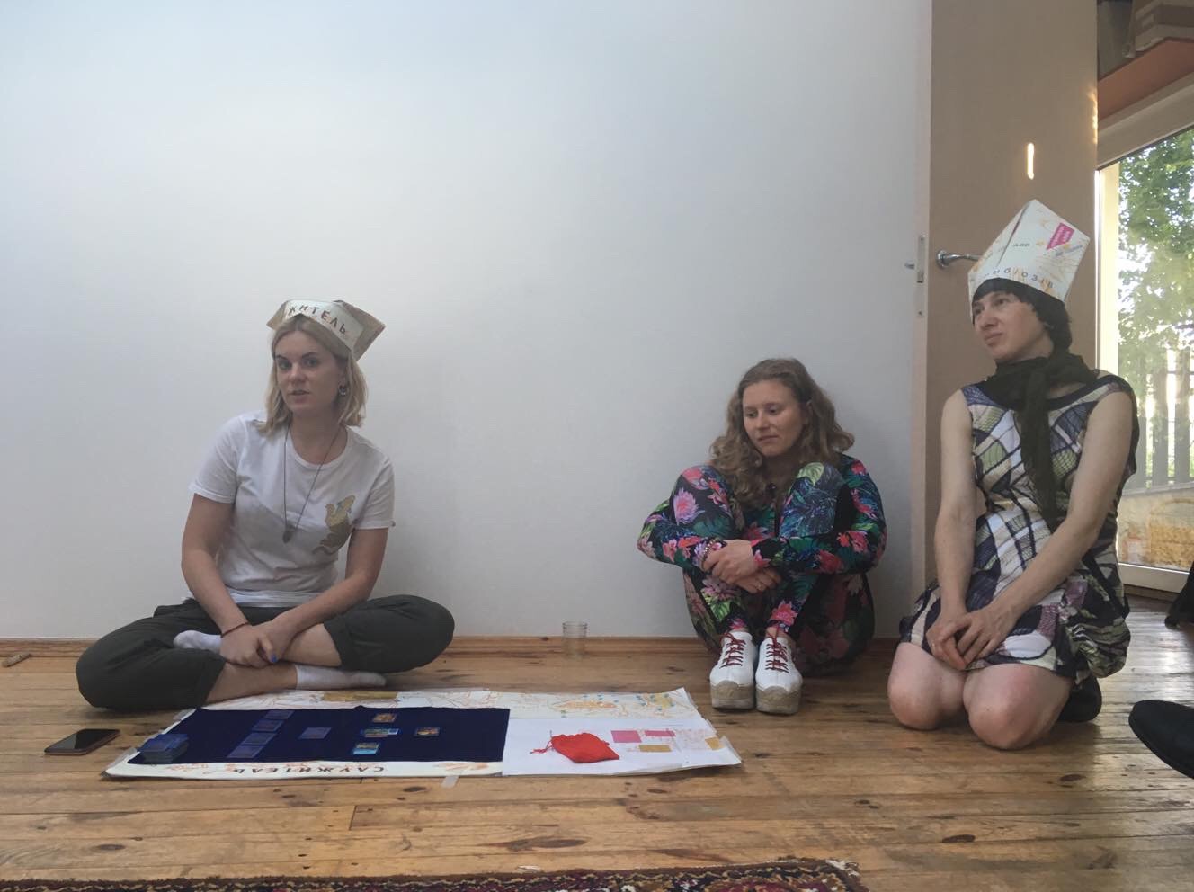 Tanya Fishmann, Divination on the Future of Ukraine, 2019, documentary photograph of the Tarot reading in progress with a participant at Art House Muzychi