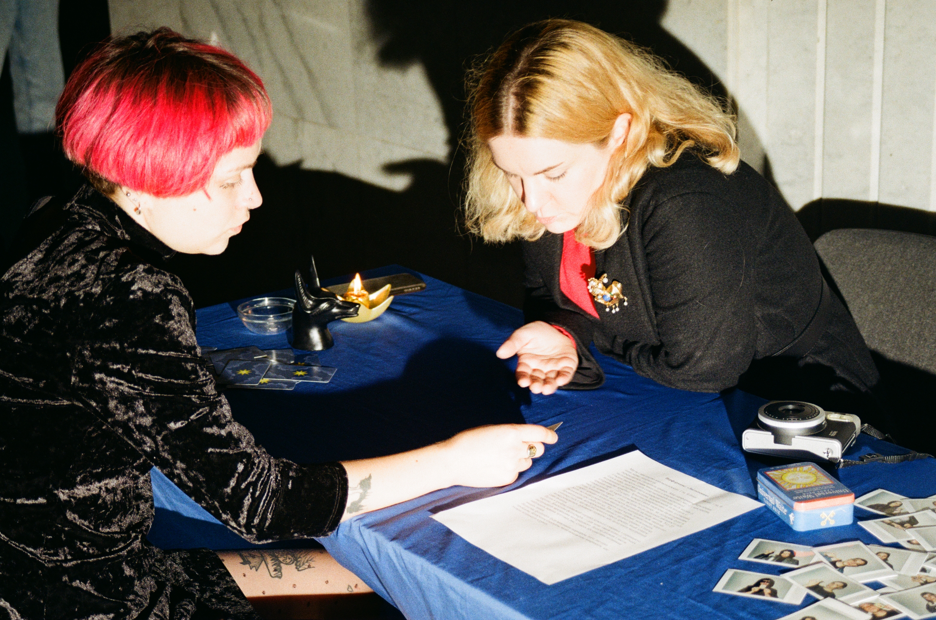 Tanya Fishmann, Liberation, 2021, documentary photograph of the artist and a participant during the private Tarot performance encounter at Ukrainian House, Kyiv
